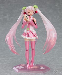 figma Sakura Miku by Max Factory 4