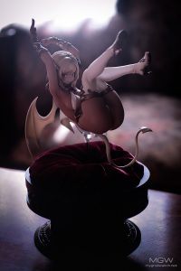 Laura Mischief by I.V.E from Caress of Venus houtengeki figure collection 17